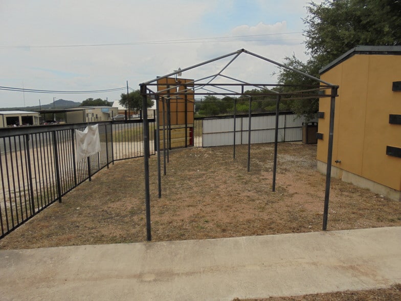 More Photos Of 10877 Park Road 37, Lakehills Storefront Retail Office For Lease