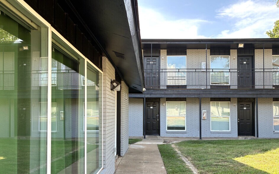 More Photos Of 717 S Green St, Longview Apartments For Sale