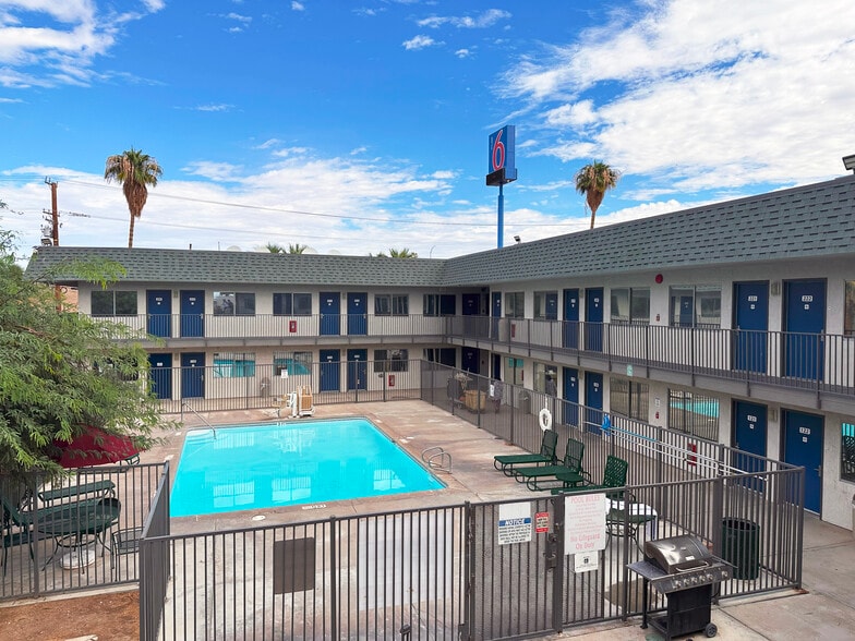 Primary Photo Of 500 W Donlon St, Blythe Hotel For Sale