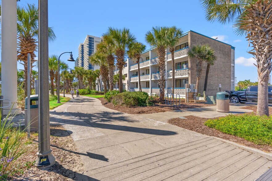 More Photos Of 606 N Ocean Blvd, Myrtle Beach Hotel For Sale