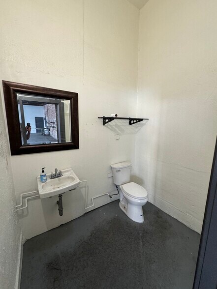 More Photos Of 2266 E 38th St, Vernon Warehouse For Lease