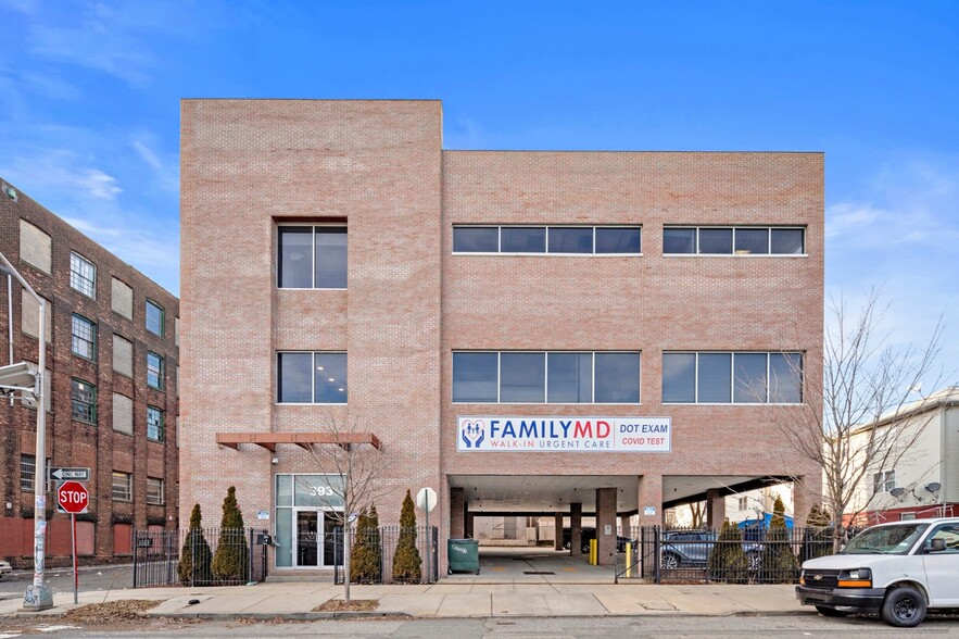 Primary Photo Of 393 Mulberry St, Newark Medical For Sale