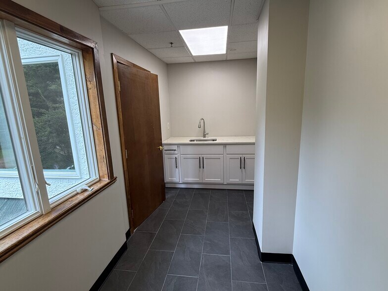 More Photos Of 144 Ivy Ln, King Of Prussia Medical For Sale