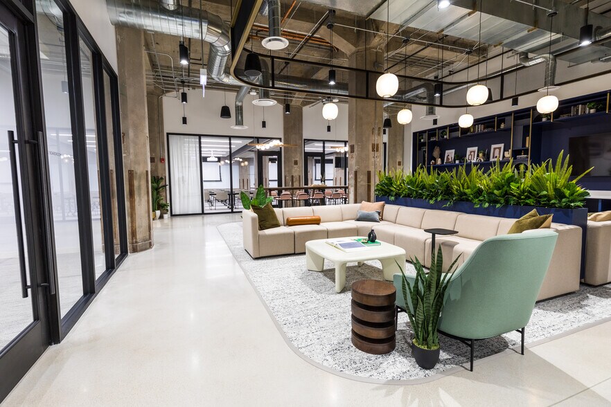 More Photos Of 600 W Chicago Ave, Chicago Office For Lease