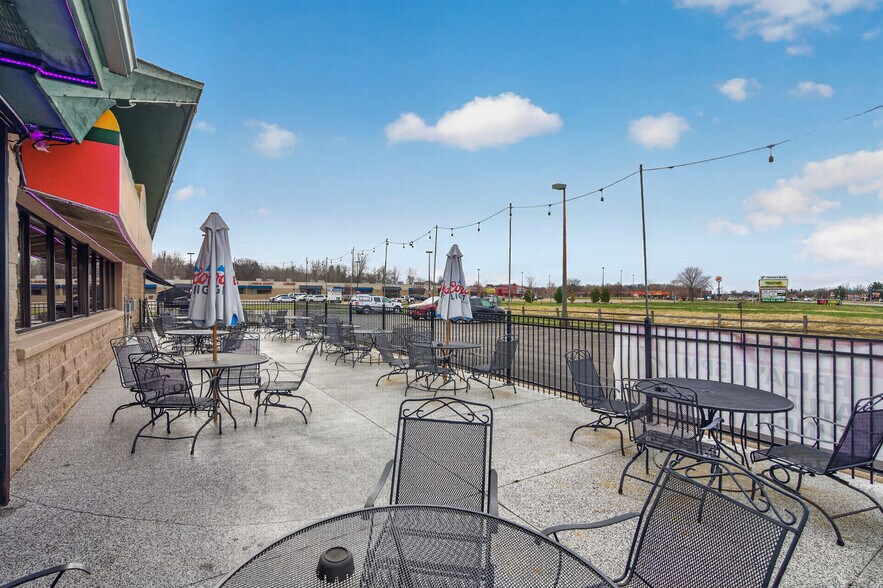 More Photos Of 17646 NE Central Ave, Ham Lake Restaurant For Sale