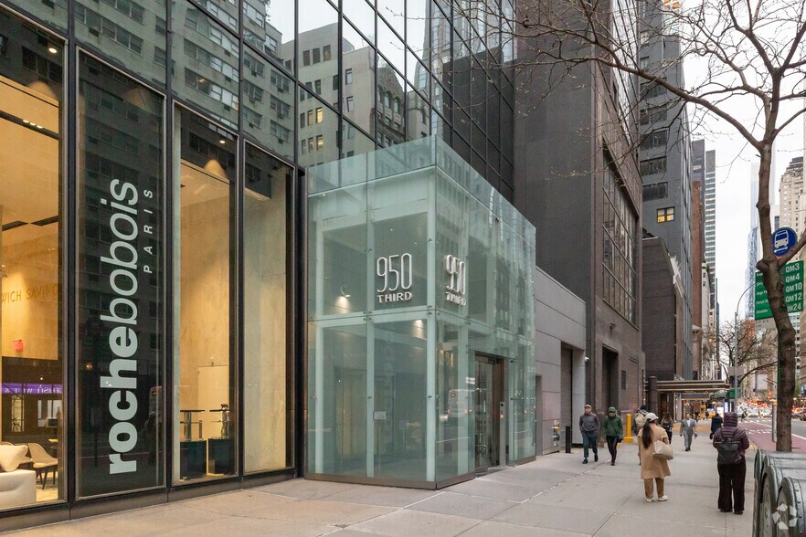 More Photos Of 950 Third Ave, New York Office For Lease