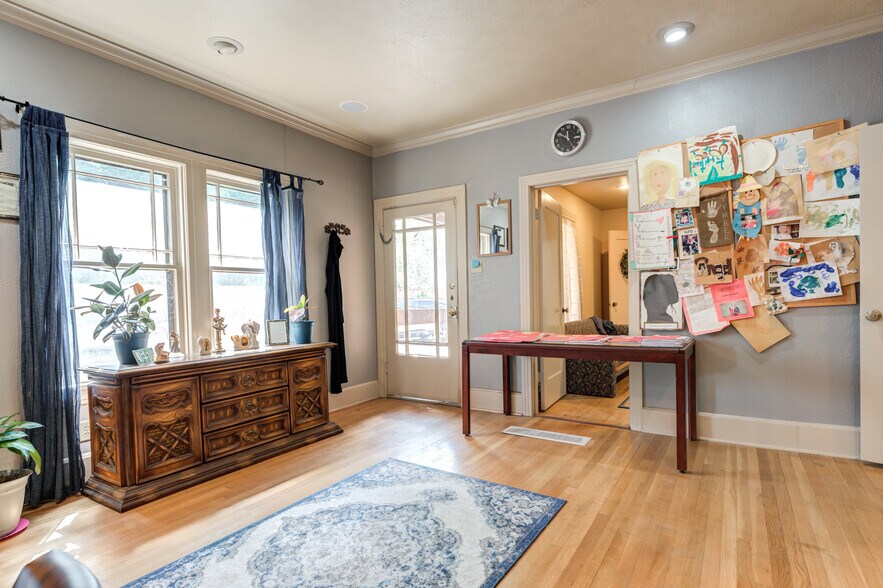 More Photos Of 2124 Broadway St, Lubbock Office For Sale