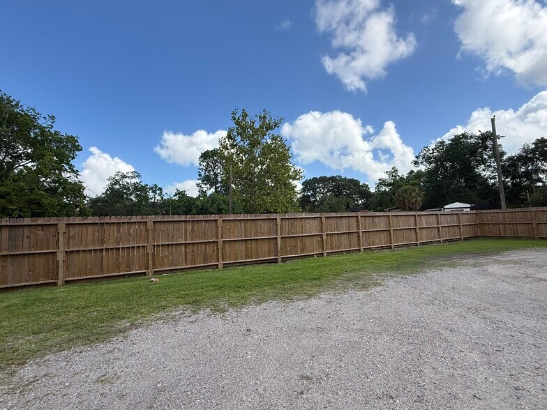 More Photos Of 1101 E Main St, League City Apartments For Sale