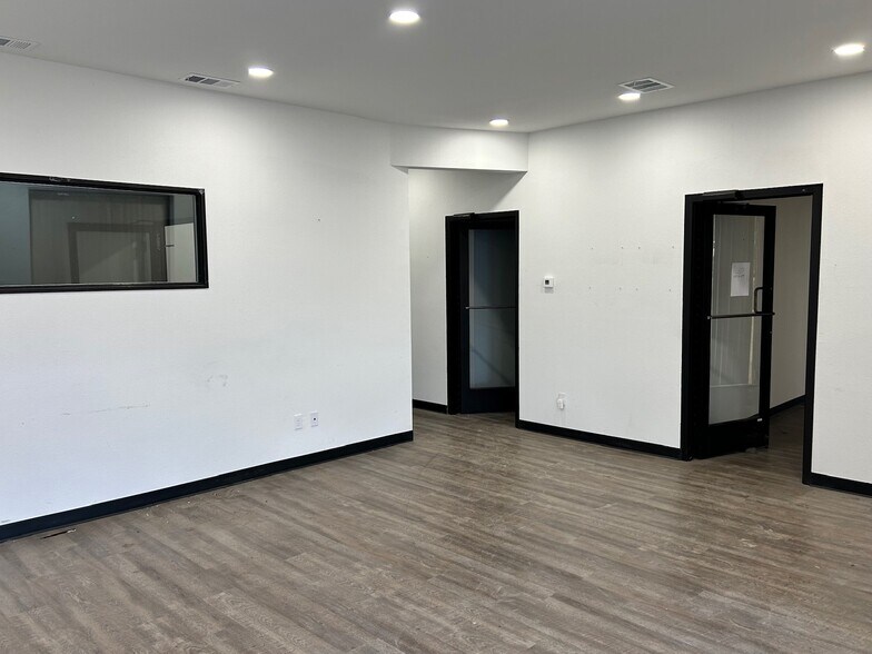 More Photos Of 3259 McCart Ave, Fort Worth Unknown For Lease