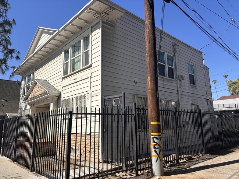 More Photos Of 933 E 28th St, Los Angeles Multifamily For Sale