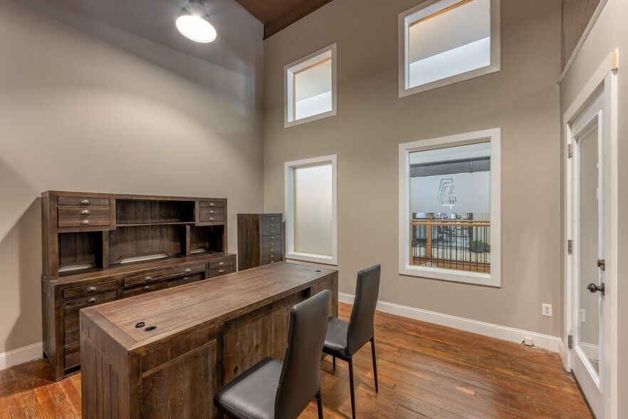 More Photos Of 1463 Market St, Chattanooga Storefront Retail Office For Sale