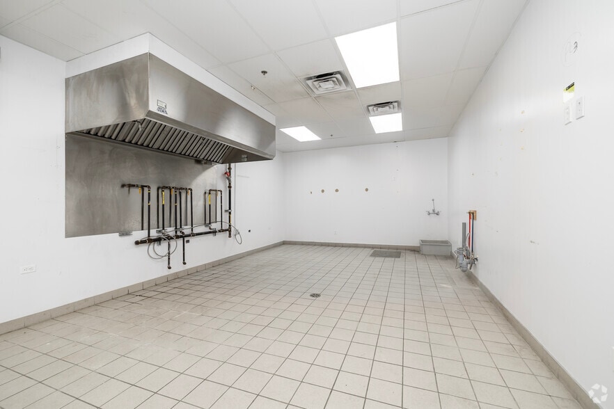 More Photos Of 2044-2082 Rte Transcanadienne, Dorval Unknown For Lease