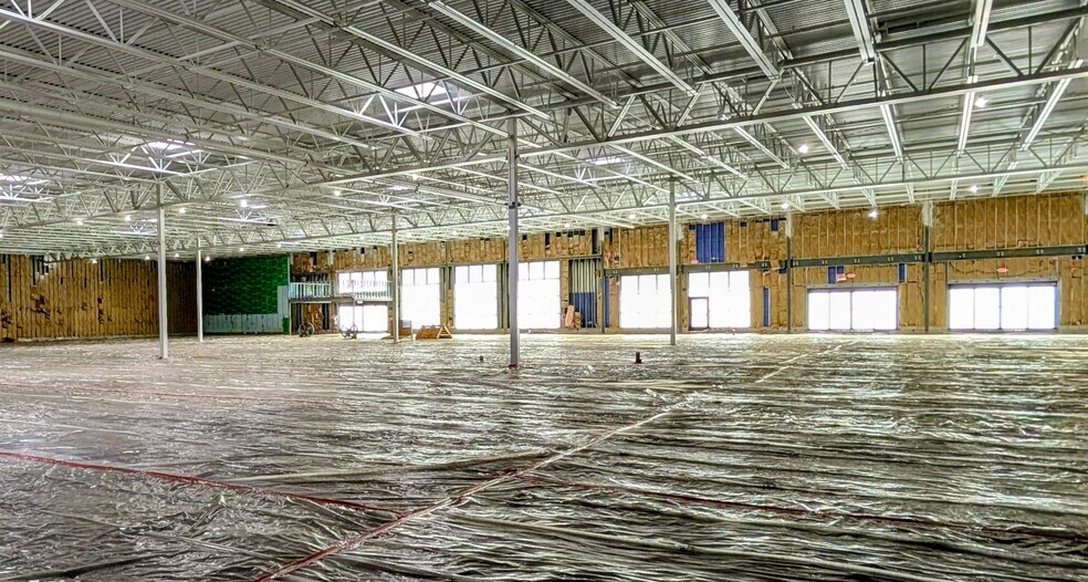 More Photos Of 41128-41496 Ann Arbor Rd E, Plymouth Storefront For Lease