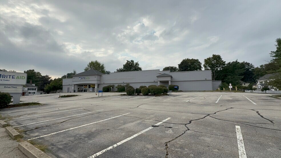 More Photos Of 15 Mont Vernon St, Milford Freestanding For Lease