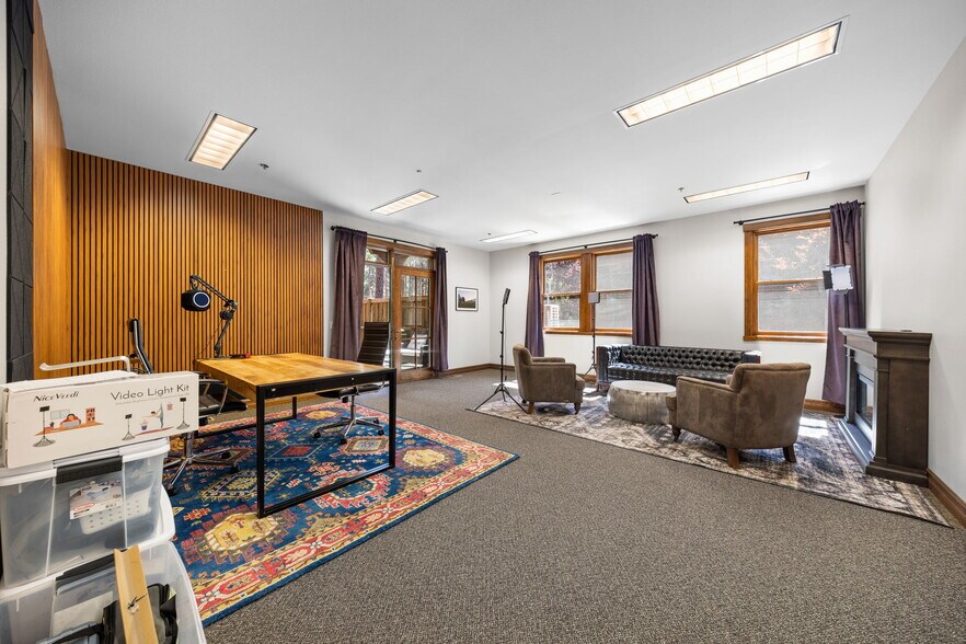 More Photos Of 750 Buckaroo Trl, Sisters Office For Sale