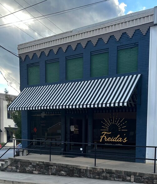 Primary Photo Of 50 S Forest Ave, Hartwell Storefront For Sale