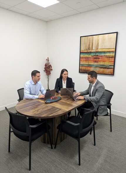 More Photos Of 21300 Victory Blvd, Woodland Hills Coworking Space