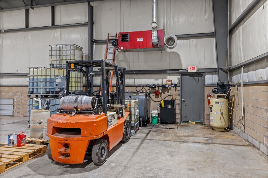 More Photos Of 9505 Emahiser rd, Caledonia Distribution For Sale