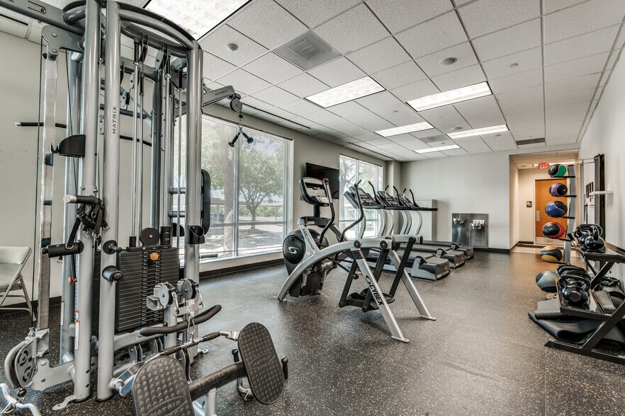 More Photos Of 4201 Marsh Ln, Carrollton Office For Sale