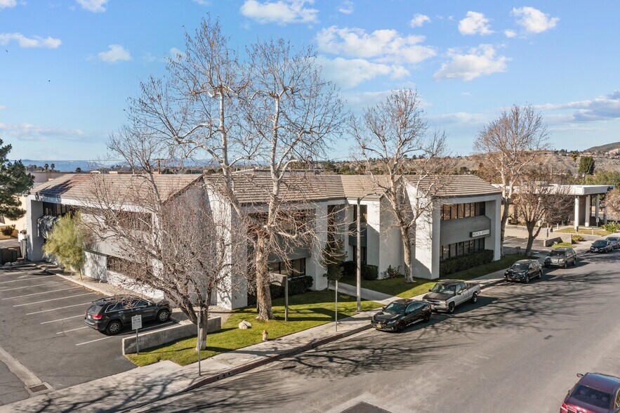 More Photos Of 27141 Hidaway Ave, Canyon Country Medical For Lease