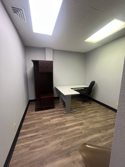 More Photos Of 120-122 S College Ave, Tyler Office For Lease
