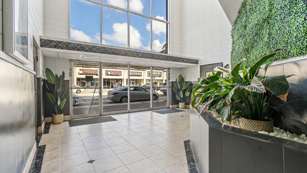 More Photos Of 1510 E Colonial Dr, Orlando Office For Lease