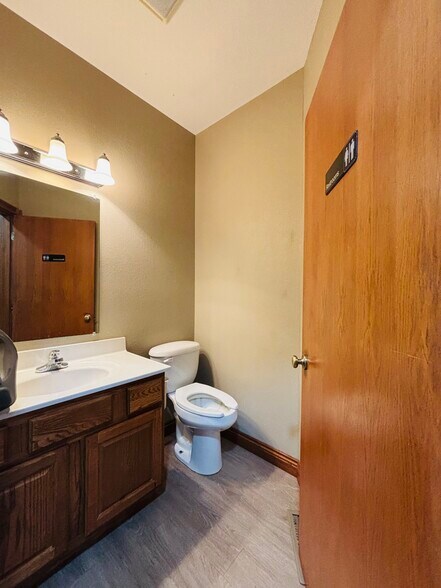 More Photos Of 1629 Harding Blvd, Cotter Medical For Sale