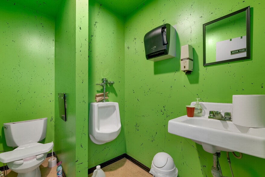More Photos Of 55 Maynesboro St, Berlin Industrial For Sale