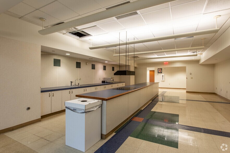 More Photos Of 1500 E Main St, Newark Office For Sale