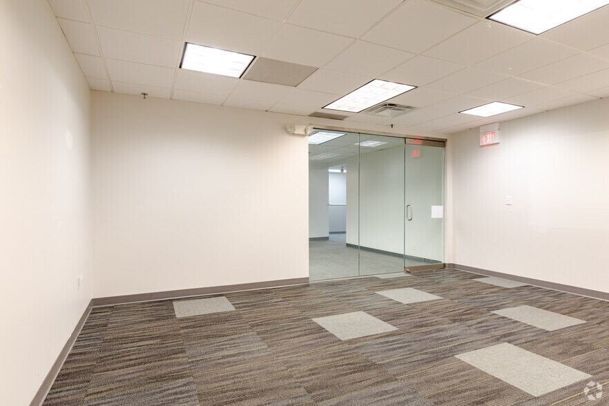 More Photos Of 799 Roosevelt Rd, Glen Ellyn Office For Lease