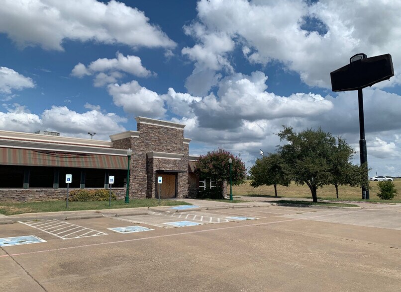 More Photos Of 2290 S Stemmons Fwy, Lewisville Restaurant For Sale