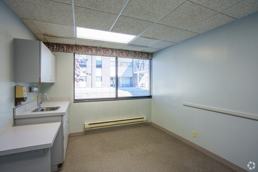More Photos Of 190 Groton Rd, Ayer Medical For Lease
