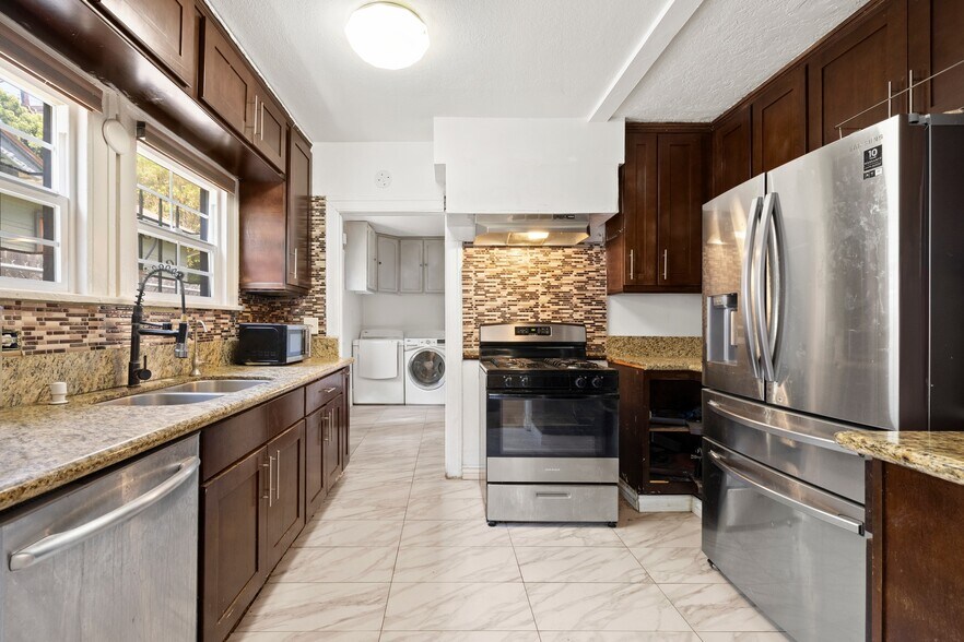 More Photos Of 1516 La Baig Ave, Los Angeles Apartments For Sale