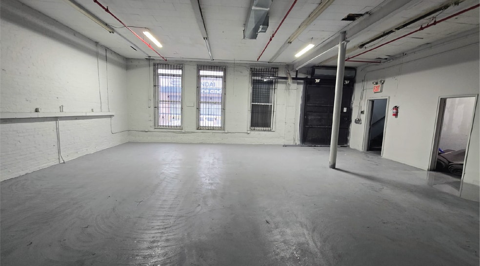 More Photos Of 125 51st St, Brooklyn Warehouse For Lease