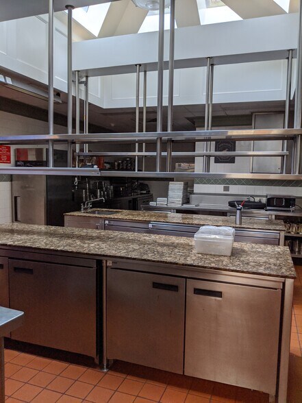 More Photos Of 400 Benedict Ave, Tarrytown Hotel For Lease