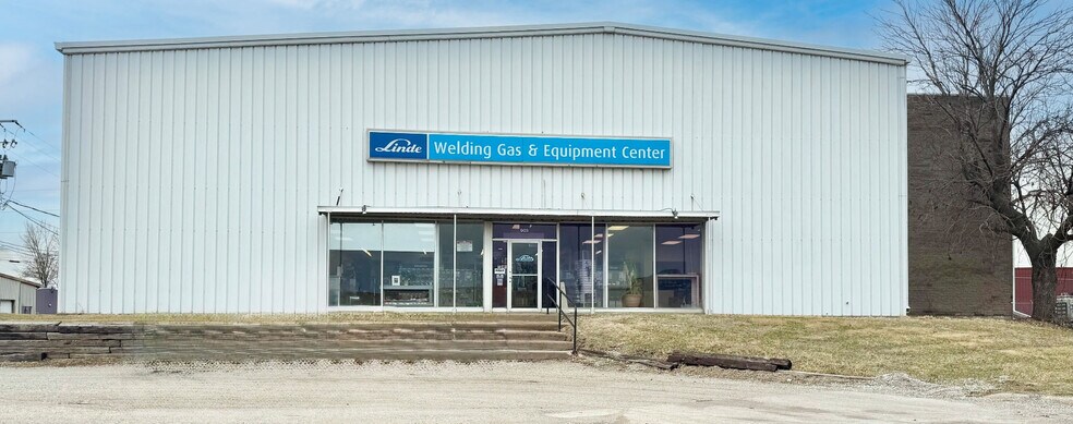 Primary Photo Of 903 2nd Ave, Rock Island Warehouse For Sale