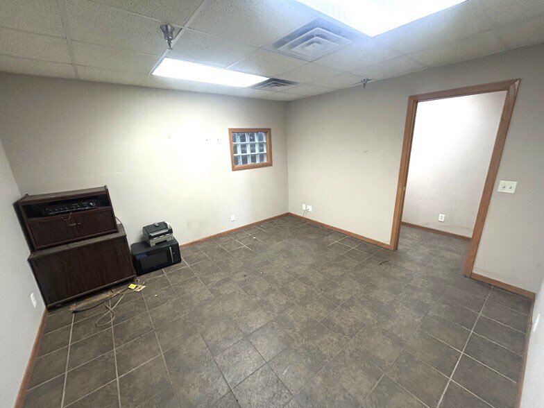 More Photos Of 414 La Crosse St, Mauston Warehouse For Lease