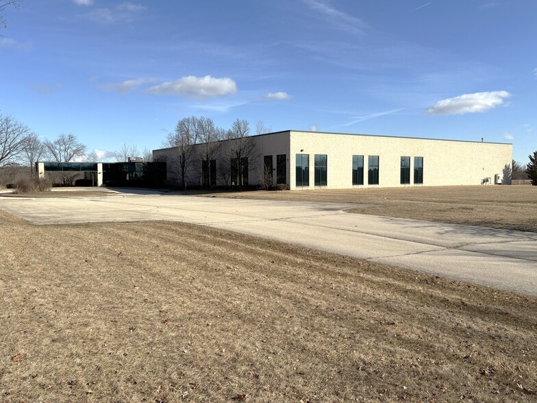 Primary Photo Of 9980 S Oakwood Park Dr, Franklin Manufacturing For Sale