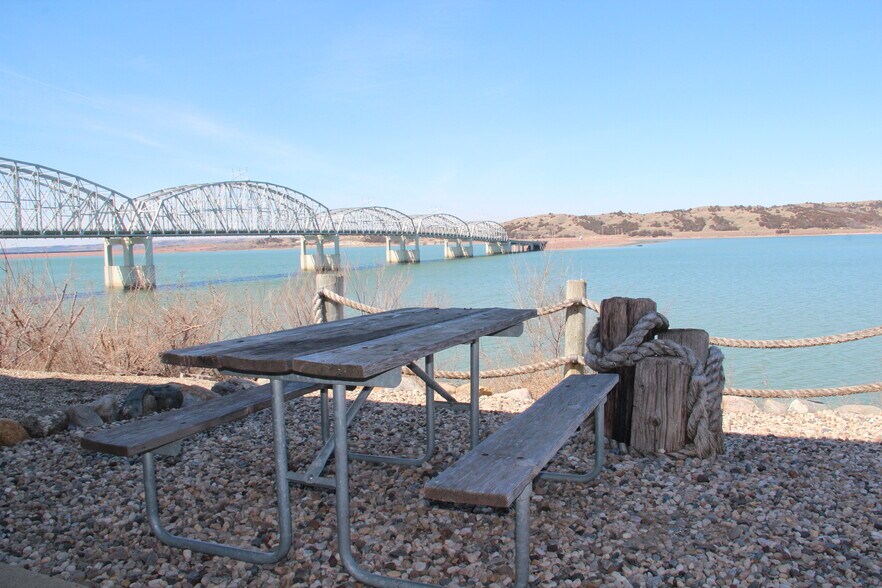 More Photos Of 115 N River St, Chamberlain Hotel For Sale