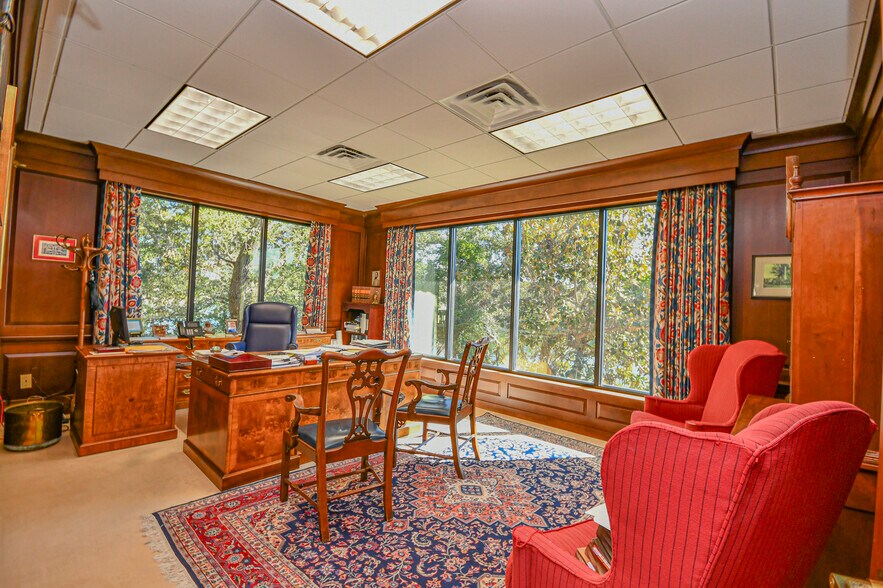 More Photos Of 220 Mckenzie Ave, Panama City Office For Sale