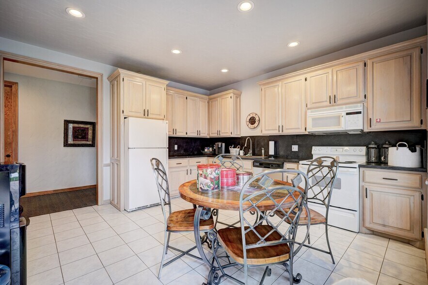 More Photos Of 4832 Richmond Square Dr, Oklahoma City Office For Sale