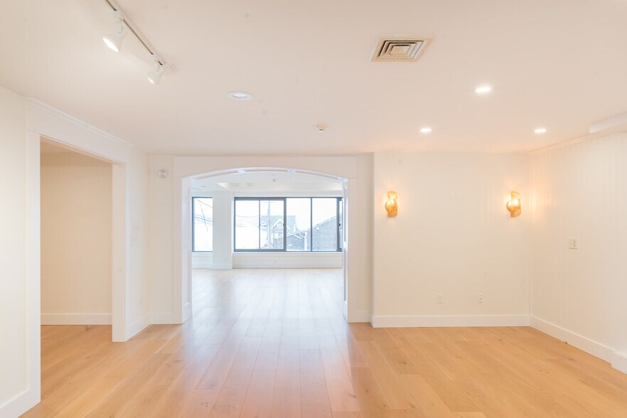 More Photos Of 58 Merrimac St, Newburyport Office Residential For Lease