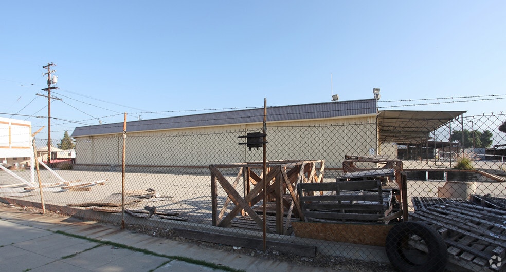 More Photos Of 1541 Paramount St, Azusa Warehouse For Lease