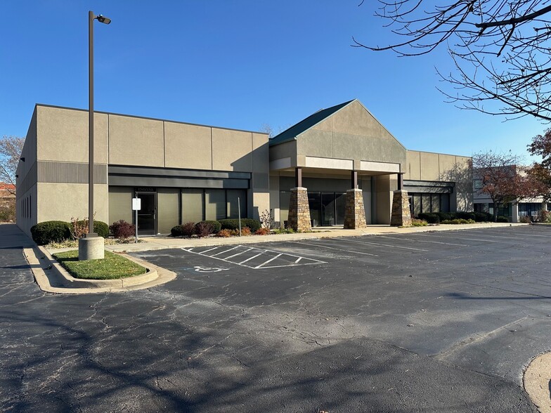 More Photos Of 12603 Hemlock St, Overland Park Light Distribution For Lease