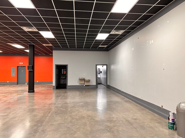 More Photos Of 2019 Fort Campbell Blvd, Clarksville Storefront Retail Office For Lease