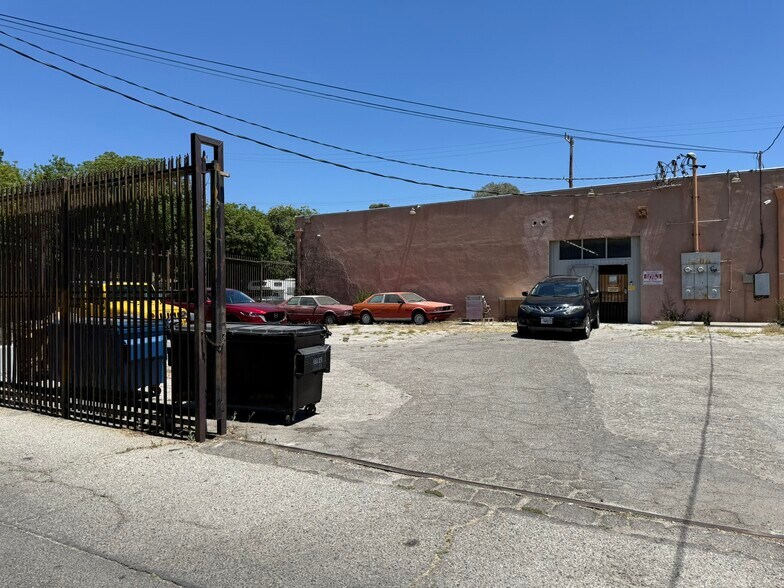 More Photos Of 13227 San Fernando Rd, Rancho Cascades Warehouse For Lease