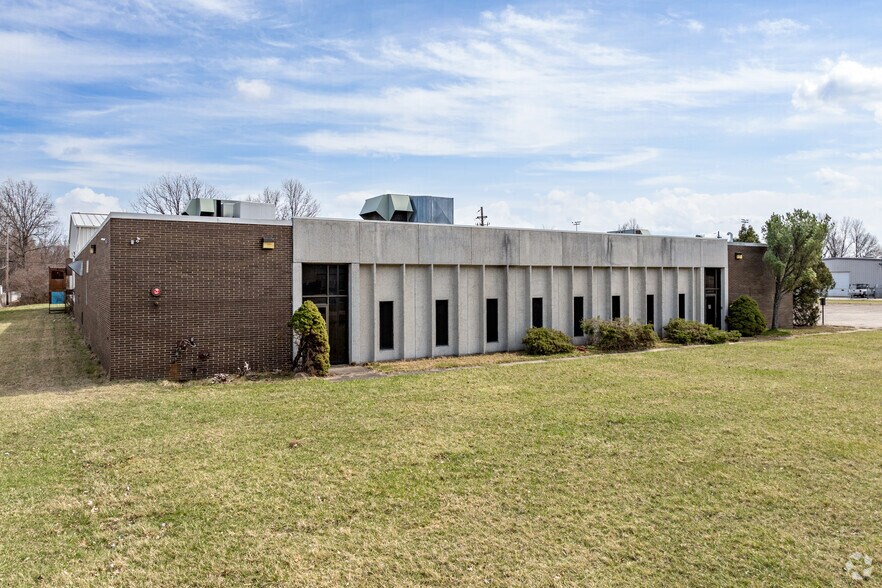 More Photos Of 2201 W Park Dr, Lorain Manufacturing For Lease