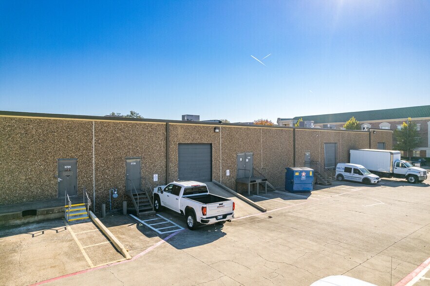 More Photos Of 3704-3732 Arapaho Rd, Addison Unknown For Lease