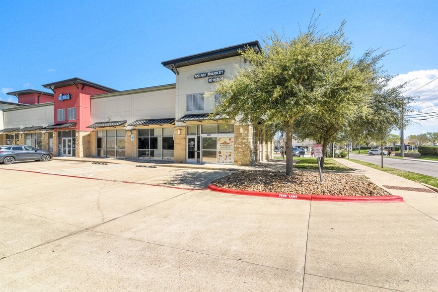 More Photos Of 1713 Park Pl, College Station General Retail For Lease