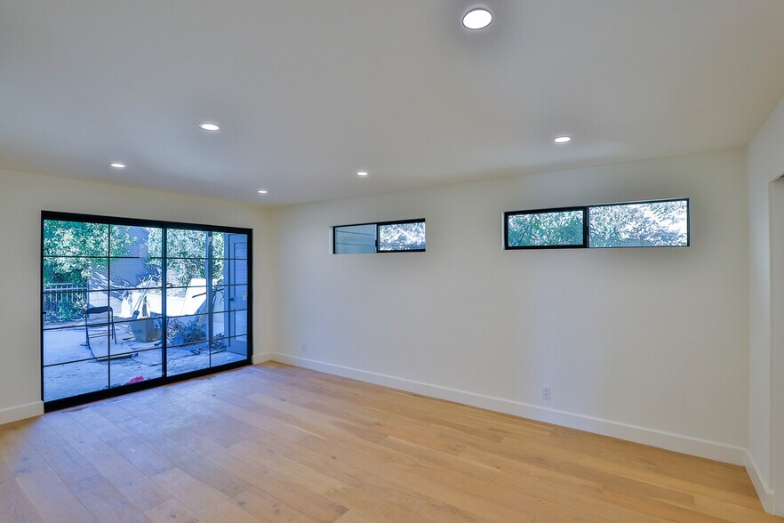 More Photos Of 22221-22227 Pacific Coast Hwy, Malibu Storefront Retail Office For Sale